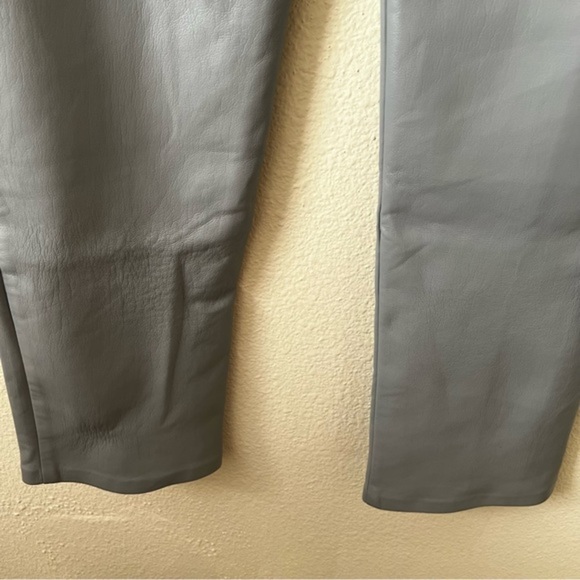 Wilfred Wilfred - Picture 10 of 15